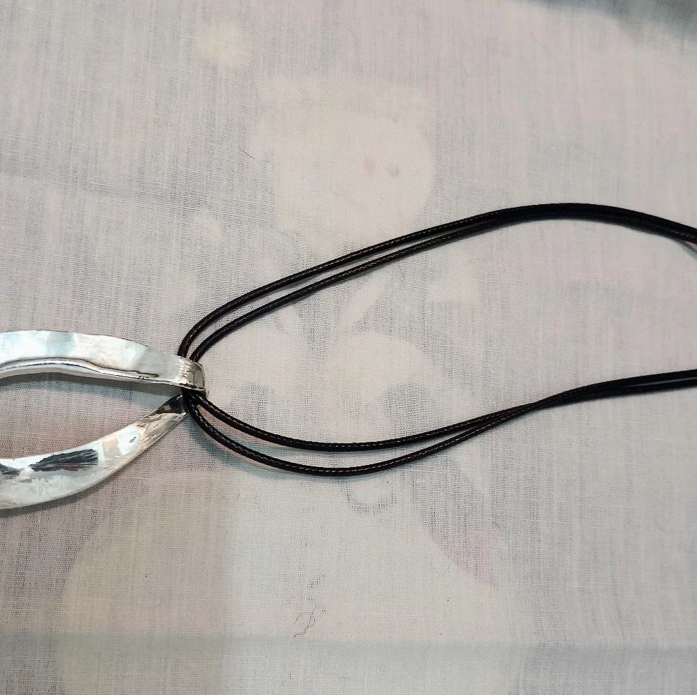 🖤NWOT 1946 Large Hammered Silver Pendant Double Black Cord Necklace (20